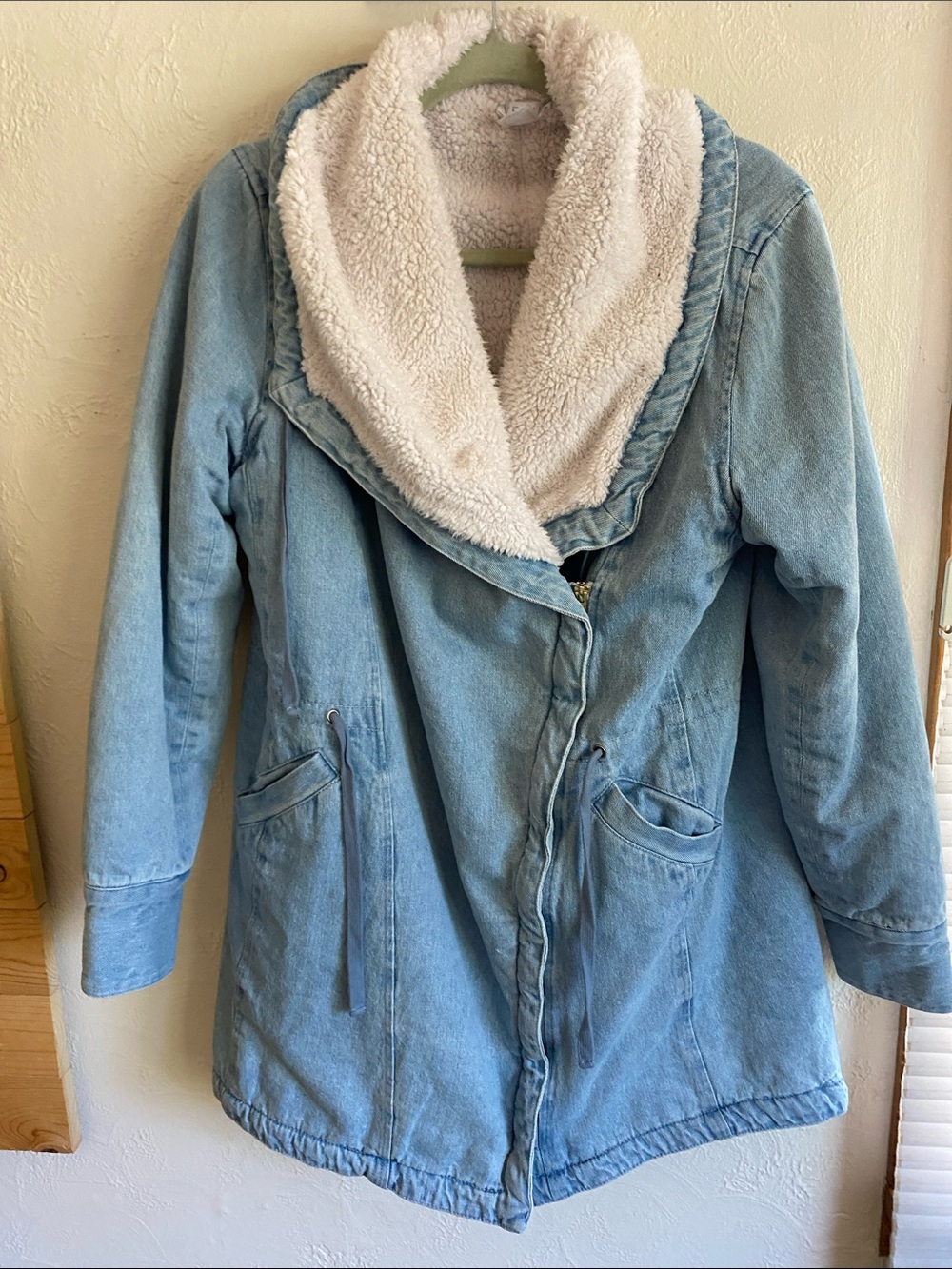 VENUS Light Blue Denim Jacket with Cream Sherpa Collar